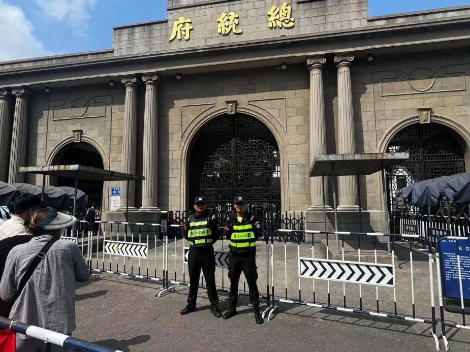 C:/Users/Administrator/Desktop/臺(tái)風(fēng)“貝碧嘉”來襲，南京保安積極應(yīng)對(duì)，“守”護(hù)萬家團(tuán)圓！/7.jpg7