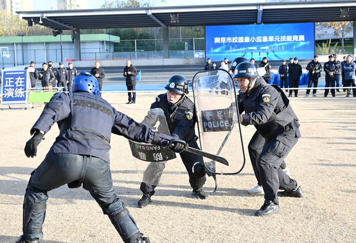 E:/25.12.10后 上傳網站留存/喜報！南京市保安服務有限公司建鄴分公司榮獲“校園最小應急單元技能競賽”一等獎/照片/w700d1q75cms.jpgw700d1q75cms